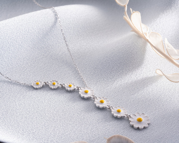 Daisy Line Necklace
