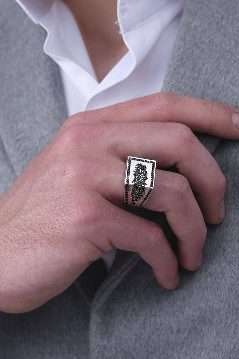 Internal Design Ring | Exclusive